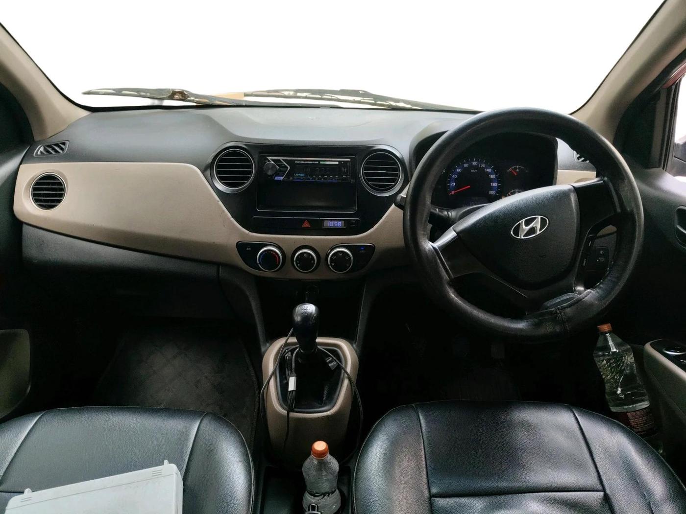 2015 Hyundai Grand i10 MAGNA 1.1 CRDI, Diesel, Manual, 1,20,000 km, interior