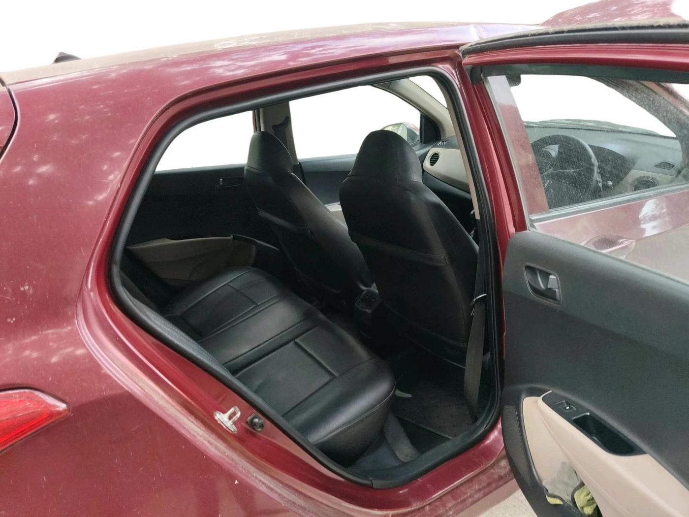 2015 Hyundai Grand i10 MAGNA 1.1 CRDI, Diesel, Manual, 1,20,000 km, interior