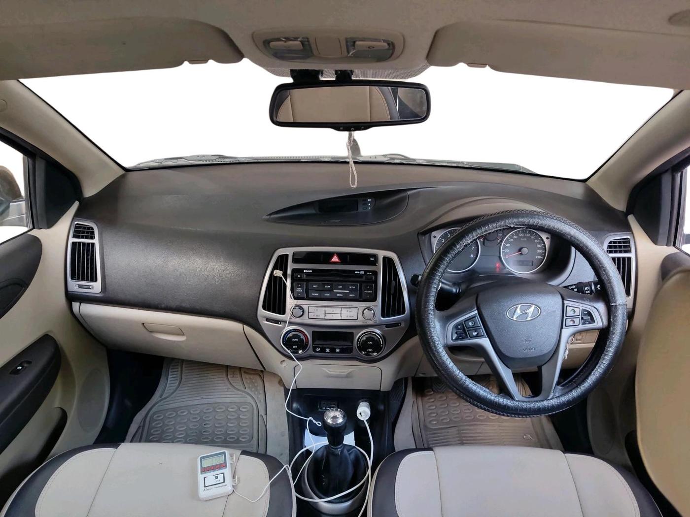 2013 Hyundai i20 SPORTZ 1.2, Petrol, Manual, 65,868 km, interior