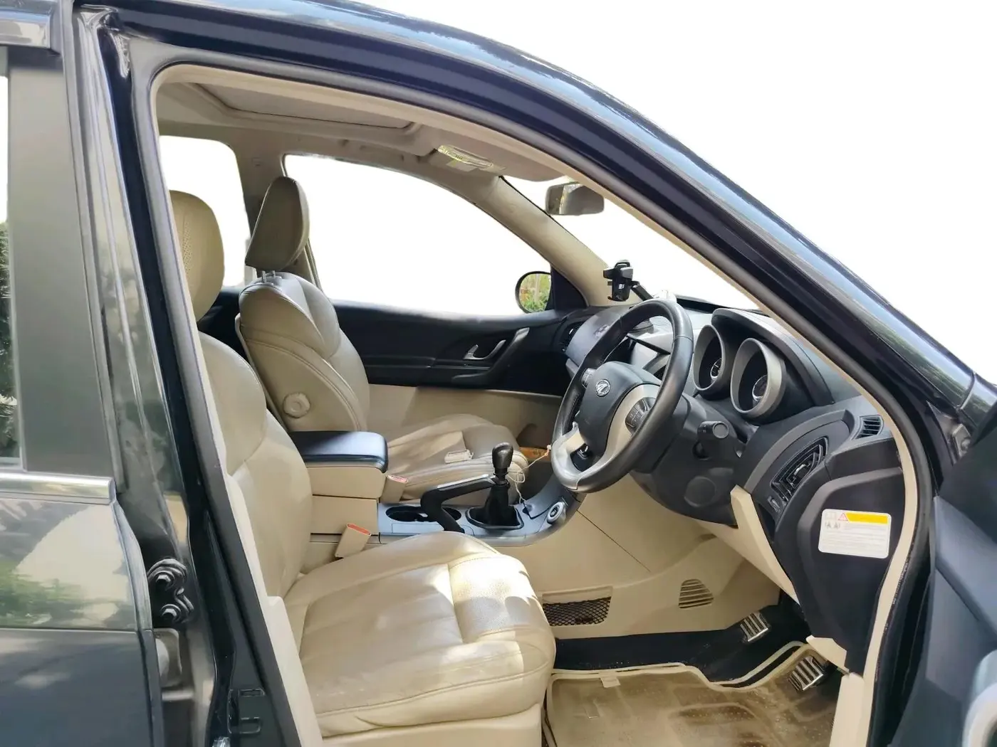 2016 Mahindra XUV500 W10, Diesel, Manual, 47,530 km, interior