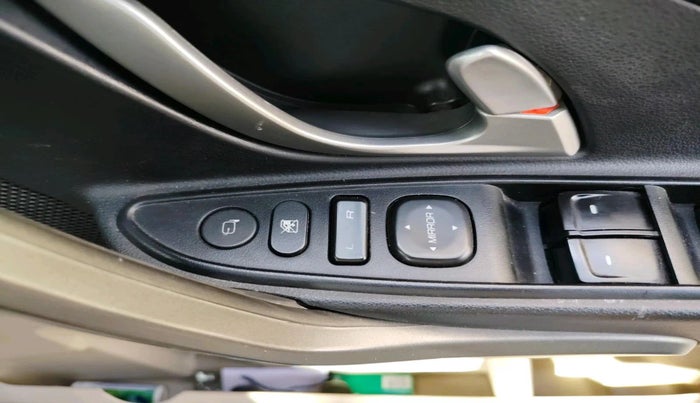 2016 Mahindra XUV500 W10, Diesel, Manual, 47,530 km, interior