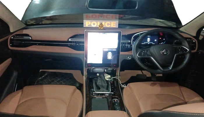 2024 MG HECTOR PLUS SAVVY PRO 1.5 TURBO CVT 7 STR, Petrol, Automatic, 8,285 km, interior