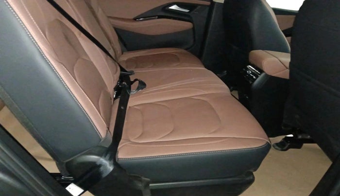 2024 MG HECTOR PLUS SAVVY PRO 1.5 TURBO CVT 7 STR, Petrol, Automatic, 8,285 km, interior