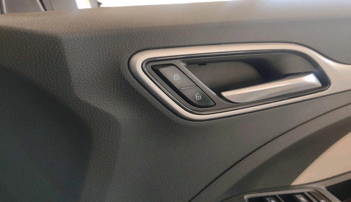 2022 MG ASTOR SHARP 1.5 MT, Petrol, Manual, 40,674 km, interior