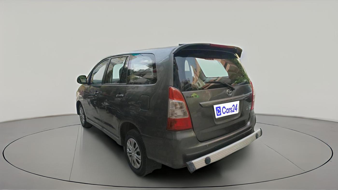 2013 Toyota Innova 2.5 GX 8 STR, Diesel, Manual, 1,73,075 km, exterior
