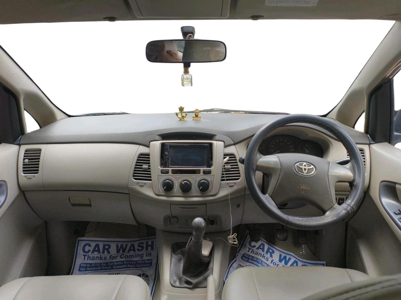 2013 Toyota Innova 2.5 GX 8 STR, Diesel, Manual, 1,73,075 km, interior