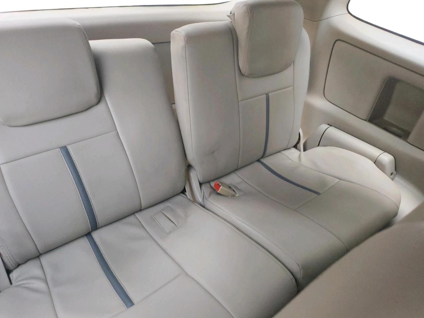 2013 Toyota Innova 2.5 GX 8 STR, Diesel, Manual, 1,73,075 km, interior