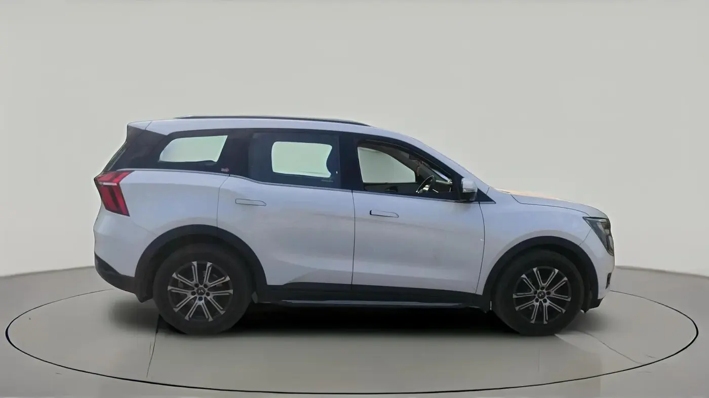 2023 Mahindra XUV700 AX 7 LUXURY D AWD AT 7 STR, Diesel, Automatic, 96,340 km, exterior