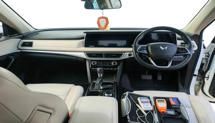 2023 Mahindra XUV700 AX 7 LUXURY D AWD AT 7 STR, Diesel, Automatic, 96,340 km, interior