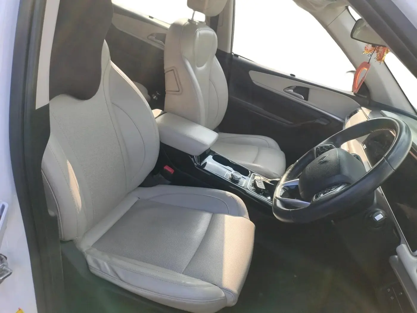 2023 Mahindra XUV700 AX 7 LUXURY D AWD AT 7 STR, Diesel, Automatic, 96,340 km, interior