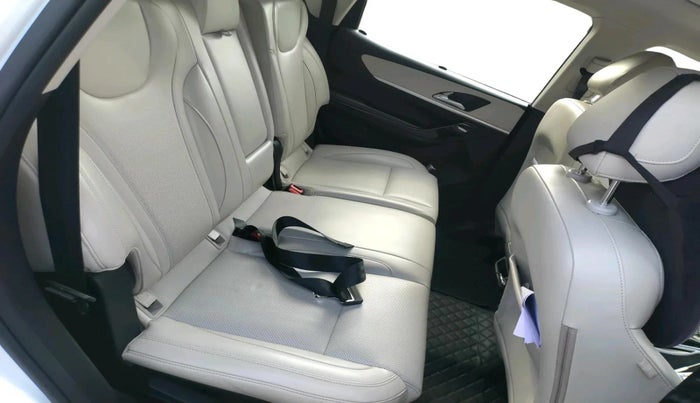 2023 Mahindra XUV700 AX 7 LUXURY D AWD AT 7 STR, Diesel, Automatic, 96,340 km, interior