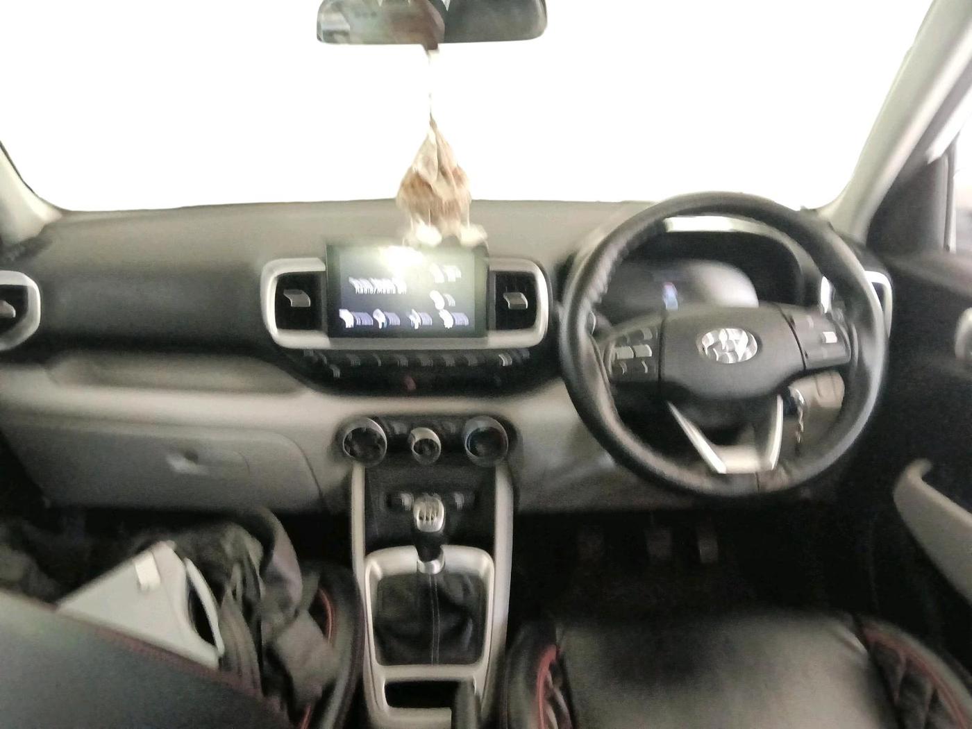 2022 Hyundai VENUE S(O) 1.2, Petrol, Manual, 18,807 km, interior