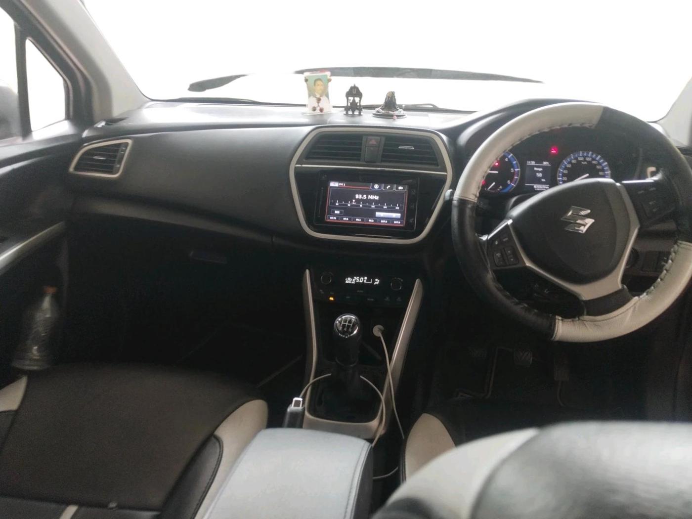 2017 Maruti S Cross ALPHA 1.3, Diesel, Manual, 1,06,870 km, interior