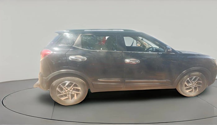 2023 Mahindra XUV300 W8 (O) 1.5 DIESEL, Diesel, Manual, 39,216 km, exterior