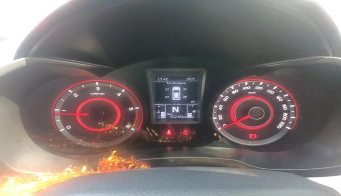 2023 Mahindra XUV300 W8 (O) 1.5 DIESEL, Diesel, Manual, 39,216 km, interior