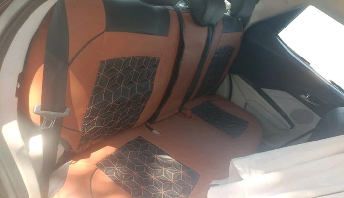 2023 Mahindra XUV300 W8 (O) 1.5 DIESEL, Diesel, Manual, 39,216 km, interior