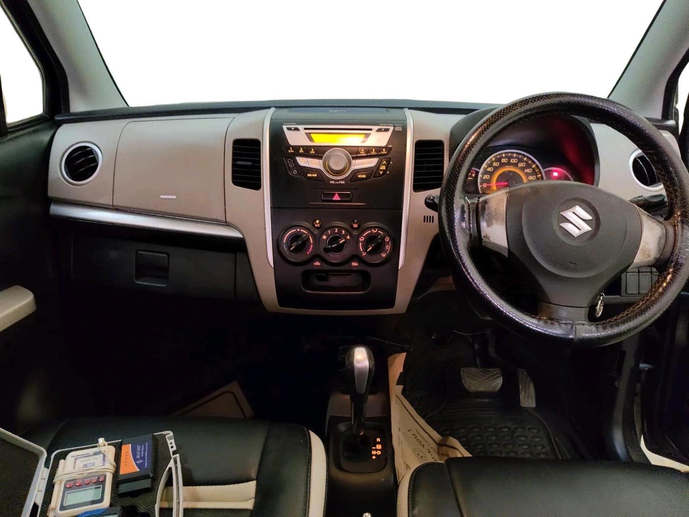 2017 Maruti Wagon R 1.0 VXI AMT, Petrol, Automatic, 64,183 km, interior
