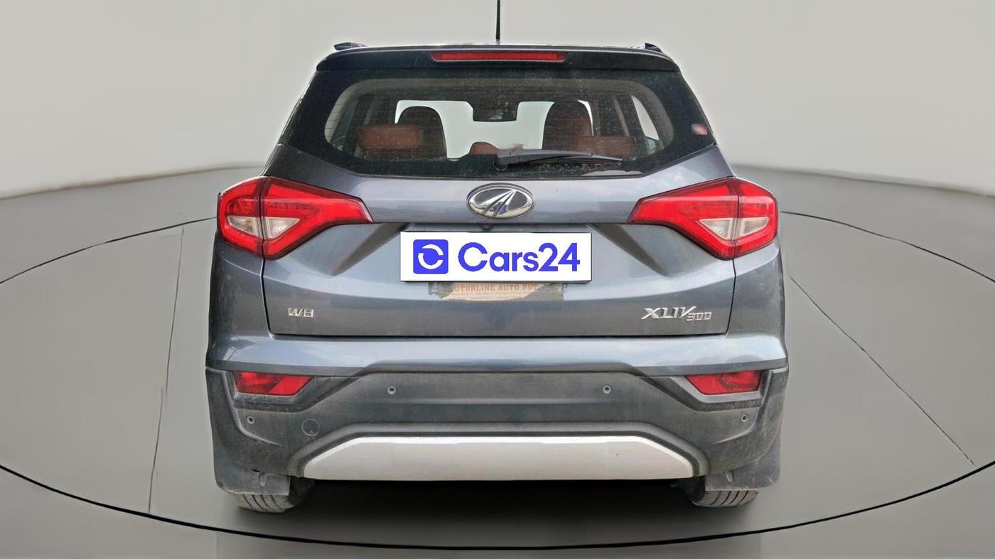 2021 Mahindra XUV300 W8 (O) 1.5 DIESEL, Diesel, Manual, 1,19,876 km, exterior