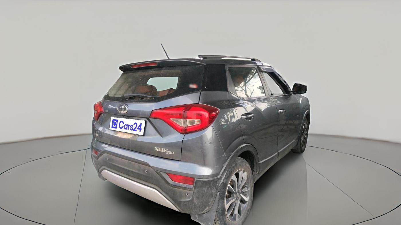 2021 Mahindra XUV300 W8 (O) 1.5 DIESEL, Diesel, Manual, 1,19,876 km, exterior