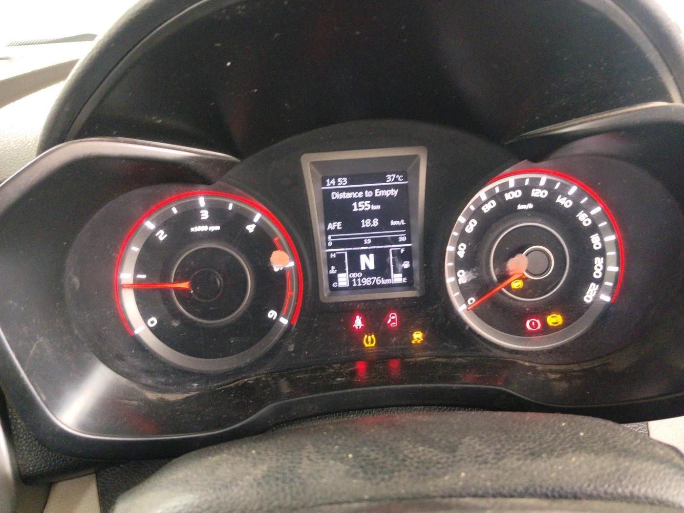 2021 Mahindra XUV300 W8 (O) 1.5 DIESEL, Diesel, Manual, 1,19,876 km, interior