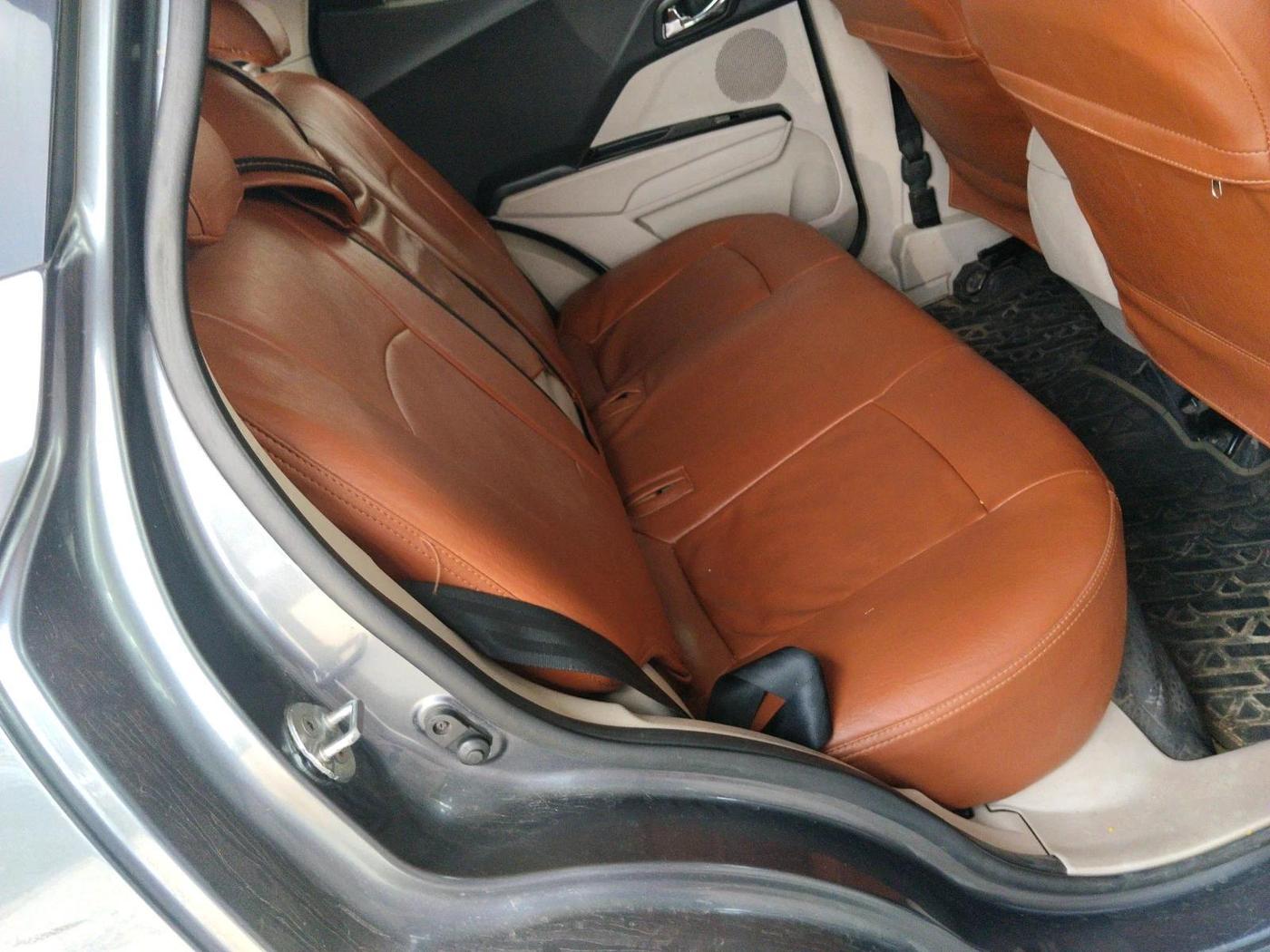 2021 Mahindra XUV300 W8 (O) 1.5 DIESEL, Diesel, Manual, 1,19,876 km, interior