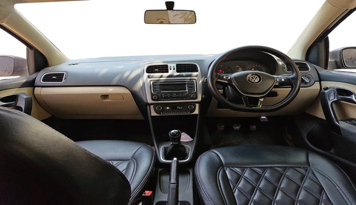 2014 Volkswagen Polo HIGHLINE1.2L, Petrol, Manual, 1,43,968 km, interior