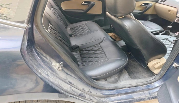 2014 Volkswagen Polo HIGHLINE1.2L, Petrol, Manual, 1,43,968 km, interior