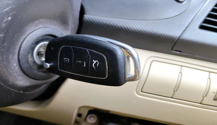 2013 Hyundai Verna FLUIDIC 1.6 VTVT EX, Petrol, Manual, 68,390 km, interior