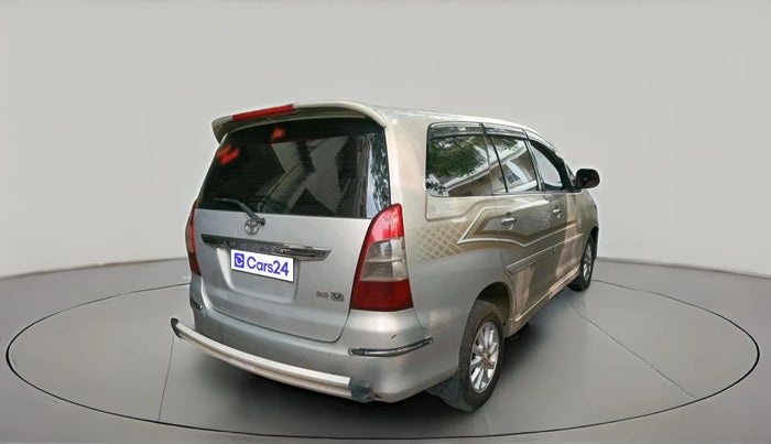 2013 Toyota Innova 2.5 VX 8 STR, Diesel, Manual, 3,91,904 km, exterior