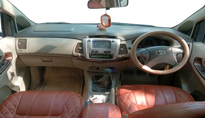 2013 Toyota Innova 2.5 VX 8 STR, Diesel, Manual, 3,91,904 km, interior