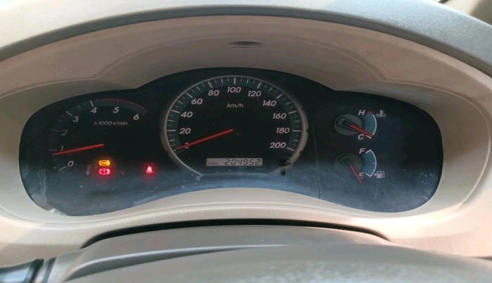 2013 Toyota Innova 2.5 VX 8 STR, Diesel, Manual, 3,91,904 km, interior