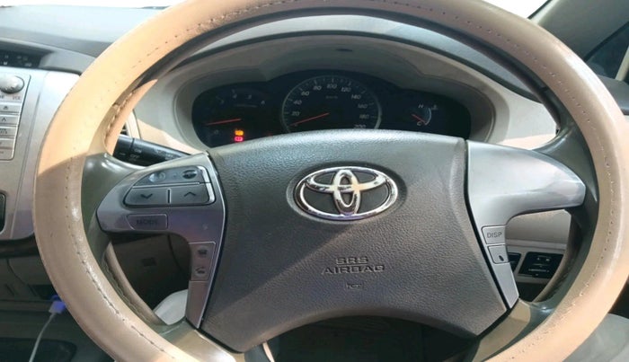 2013 Toyota Innova 2.5 VX 8 STR, Diesel, Manual, 3,91,904 km, interior