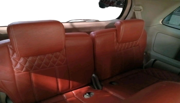 2013 Toyota Innova 2.5 VX 8 STR, Diesel, Manual, 3,91,904 km, interior