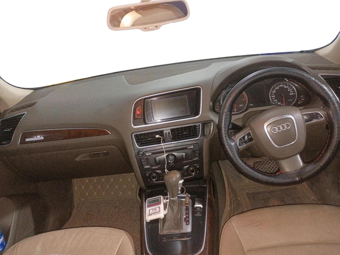 2010 Audi Q5 3.0 TDI QUATTRO, Diesel, Automatic, 1,57,649 km, interior