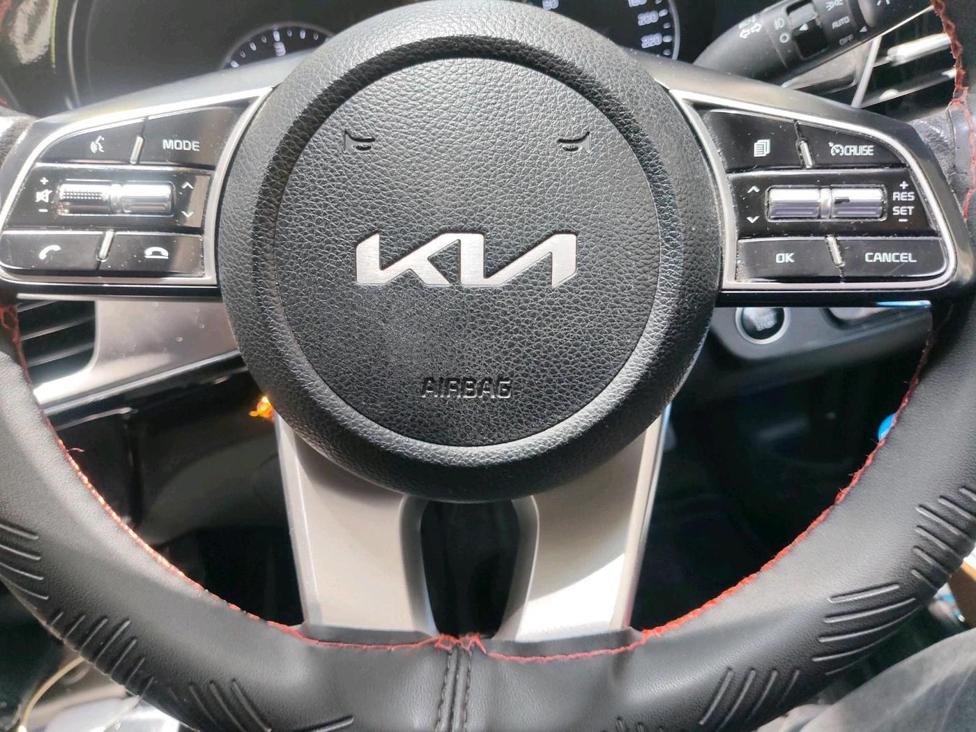 2022 KIA SELTOS HTK PLUS AT 1.5 DIESEL, Diesel, Automatic, 78,168 km, interior