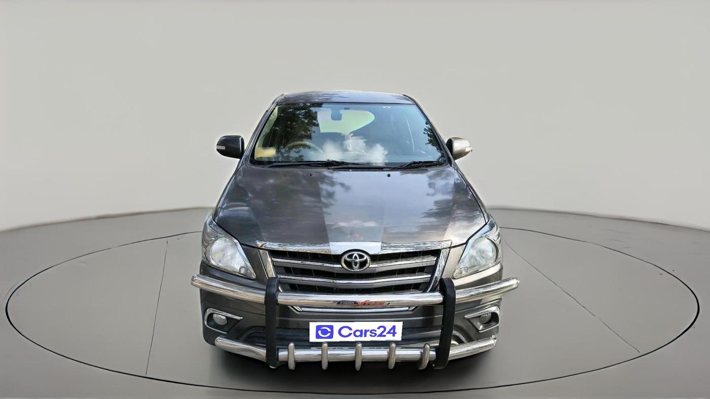 2014 Toyota Innova 2.5 VX 8 STR, Diesel, Manual, 1,34,676 km, exterior