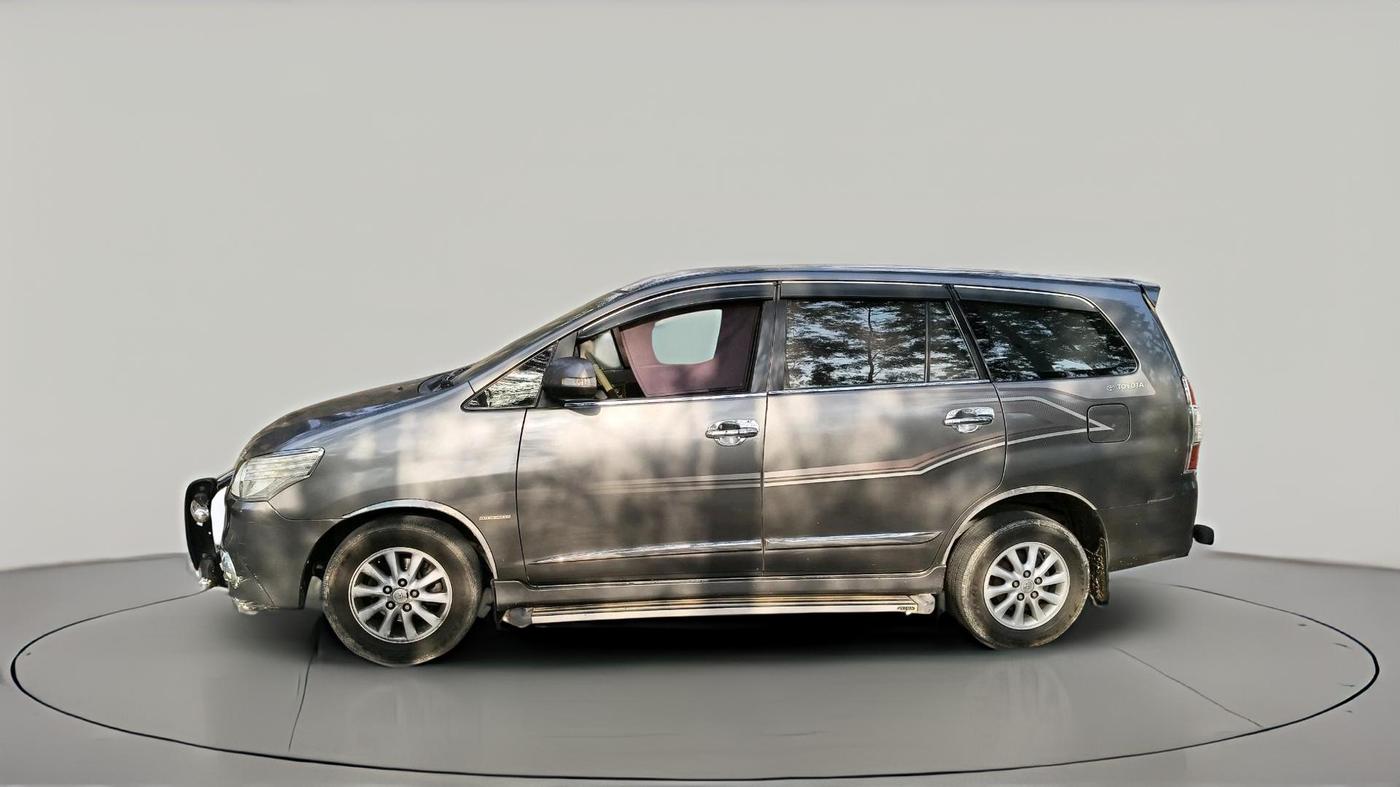 2014 Toyota Innova 2.5 VX 8 STR, Diesel, Manual, 1,34,676 km, exterior