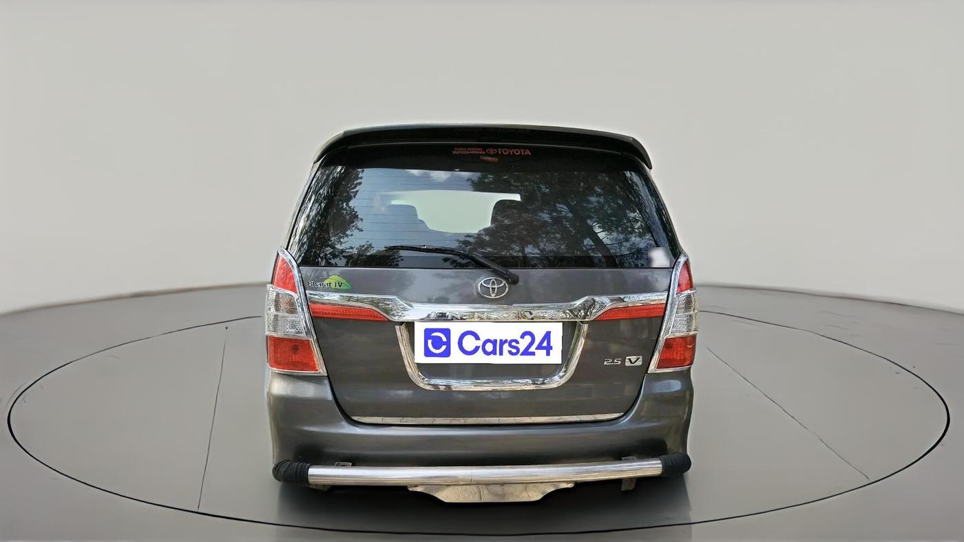 2014 Toyota Innova 2.5 VX 8 STR, Diesel, Manual, 1,34,676 km, exterior