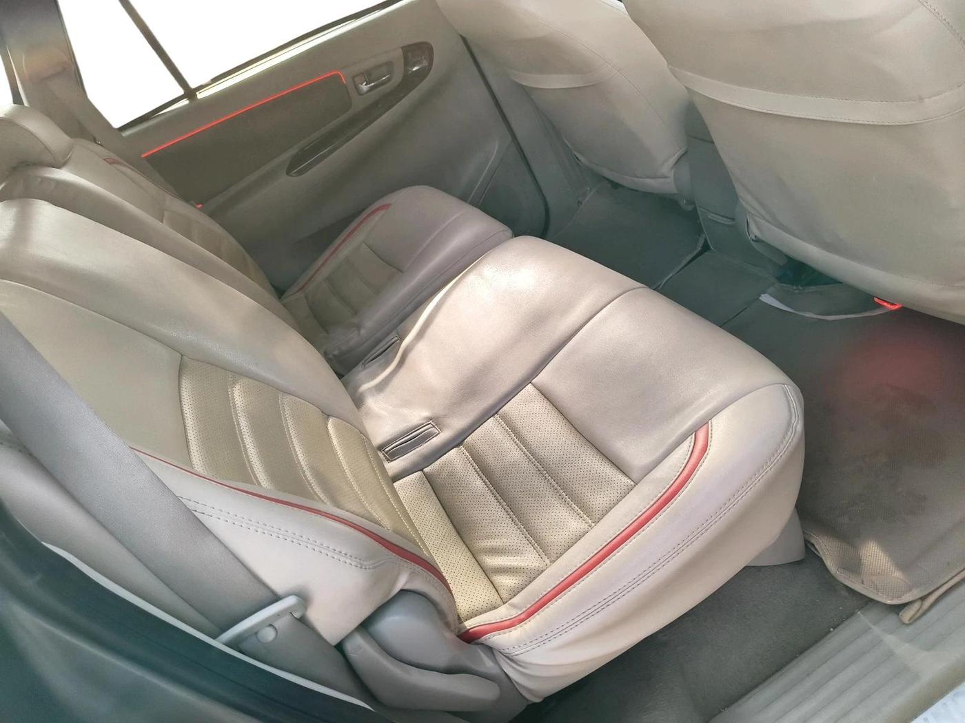 2014 Toyota Innova 2.5 VX 8 STR, Diesel, Manual, 1,34,676 km, interior