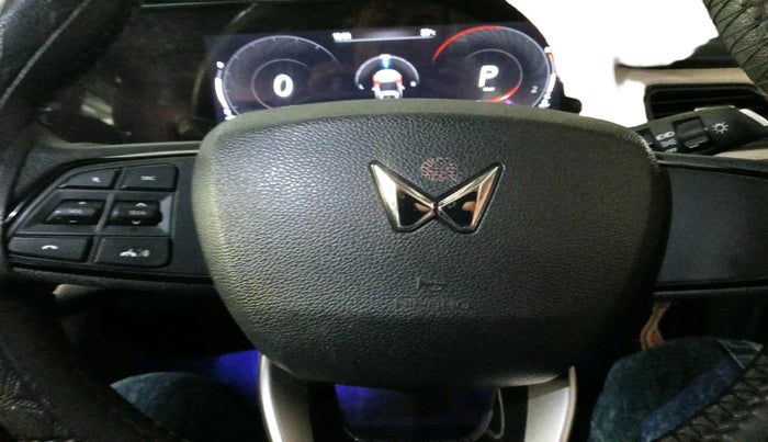 2023 Mahindra XUV700 AX 5 D AT 7 STR, Diesel, Automatic, 40,296 km, interior