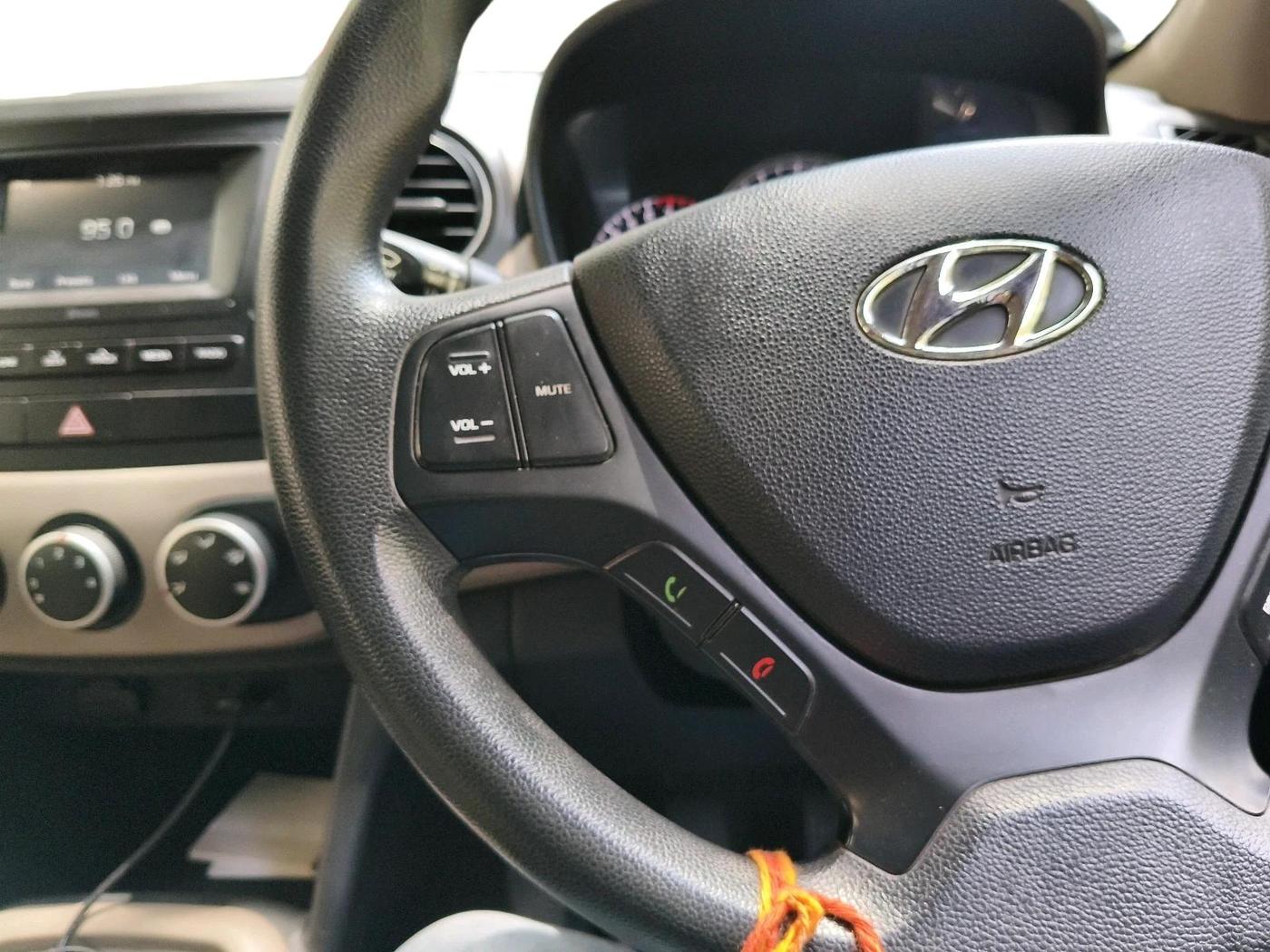 2017 Hyundai Grand i10 SPORTZ 1.2 KAPPA VTVT, Petrol, Manual, 59,930 km, interior