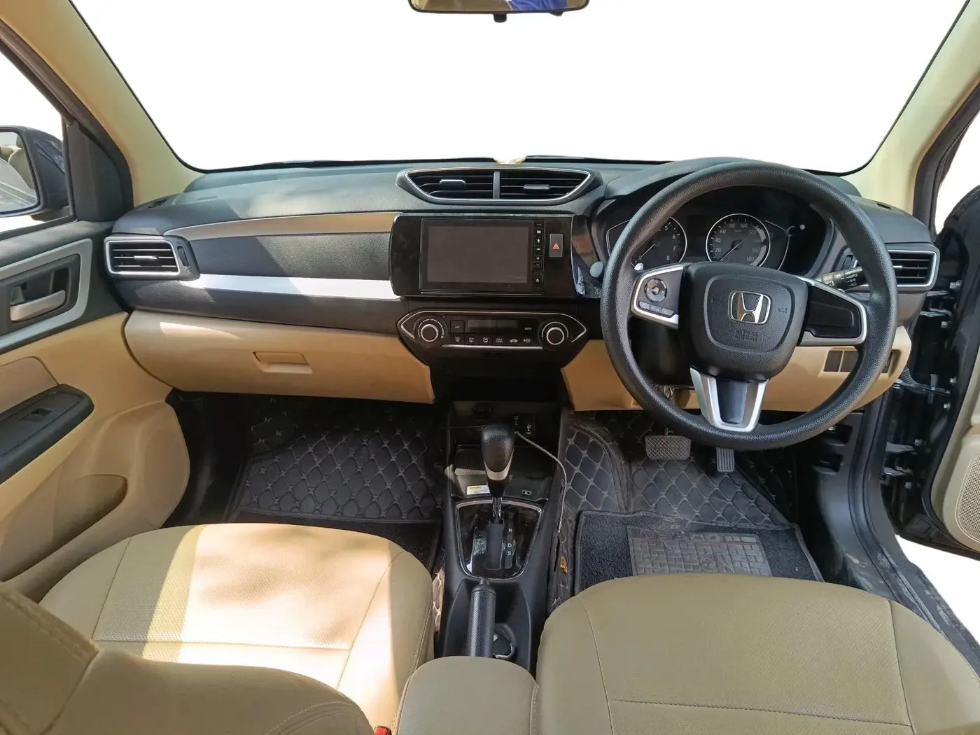 2023 Honda Amaze 1.2L I-VTEC VX CVT, Petrol, Automatic, 42,034 km, interior