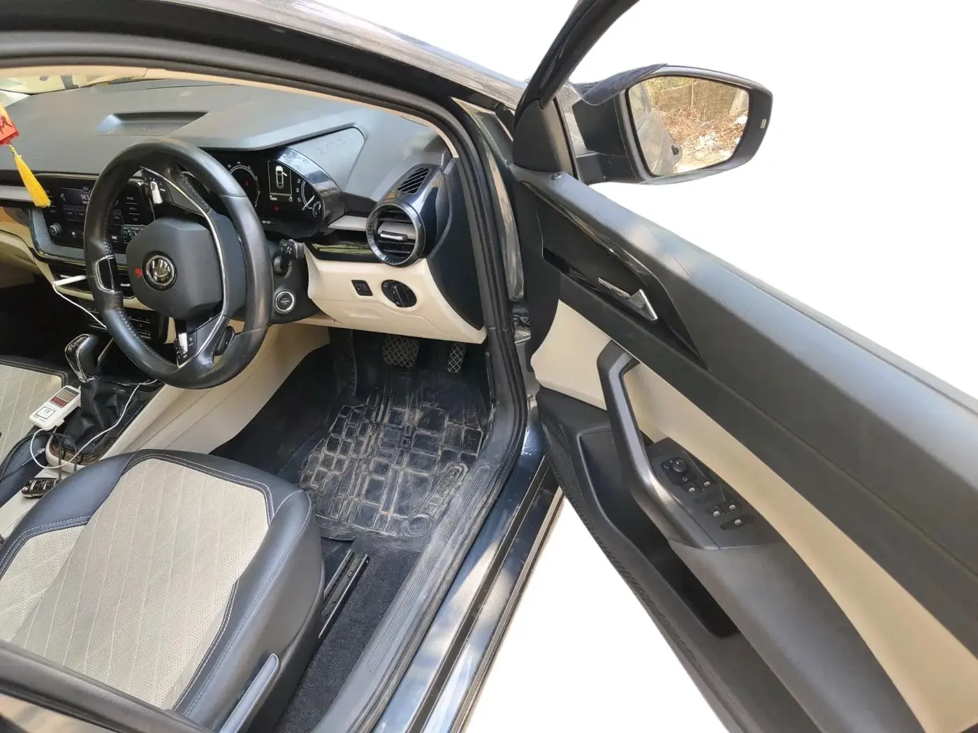 2023 Skoda SLAVIA STYLE 1.0L TSI AT, Petrol, Automatic, 64,369 km, interior