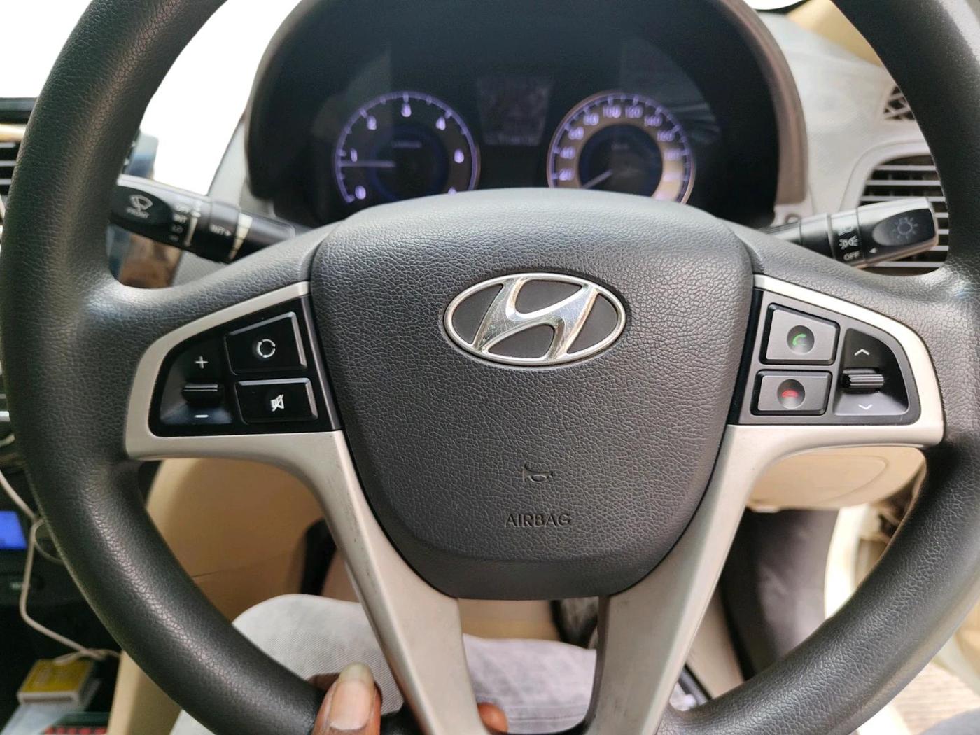 2012 Hyundai Verna FLUIDIC 1.6 CRDI SX, Diesel, Manual, 1,13,813 km, interior
