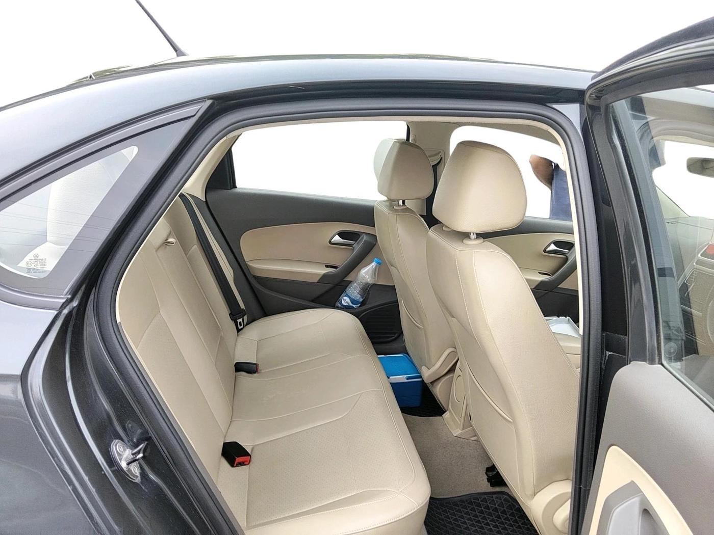 2017 Volkswagen Vento HIGHLINE 1.6 MPI, Petrol, Manual, 45,833 km, interior
