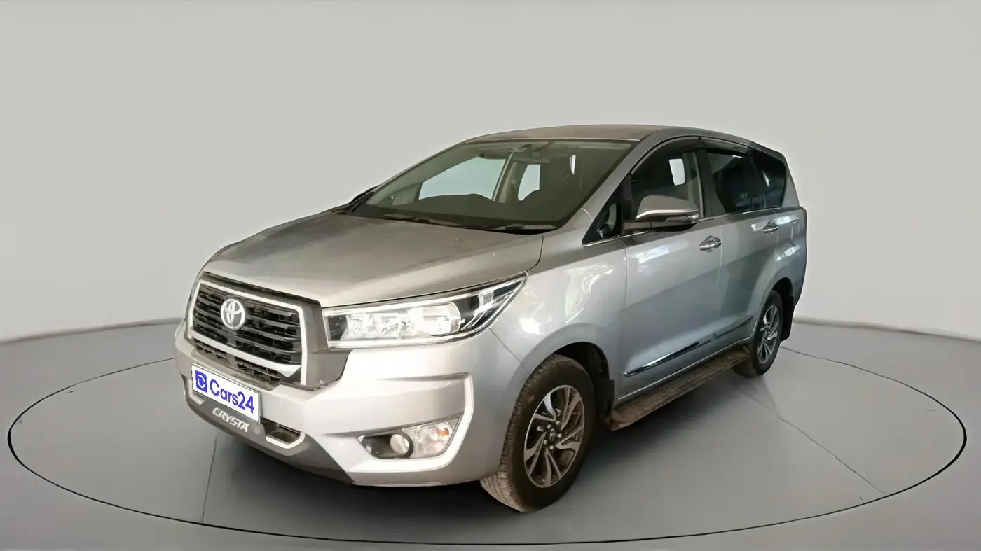 2025 Toyota Innova Crysta GX Plus 8 STR, Diesel, Manual, 15,374 km, exterior