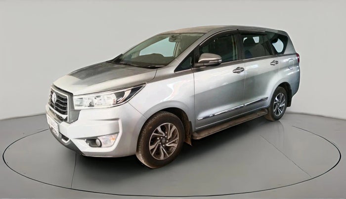 2025 Toyota Innova Crysta GX Plus 8 STR, Diesel, Manual, 15,374 km, exterior