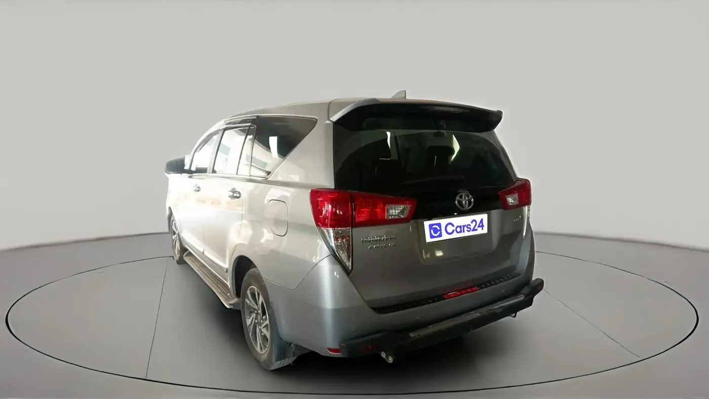 2025 Toyota Innova Crysta GX Plus 8 STR, Diesel, Manual, 15,374 km, exterior