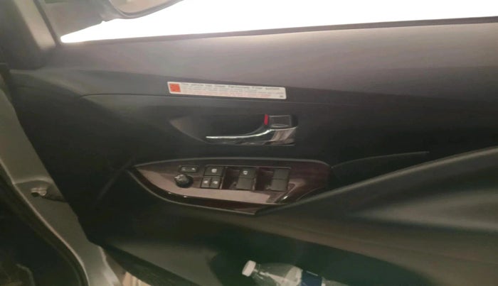 2025 Toyota Innova Crysta GX Plus 8 STR, Diesel, Manual, 15,374 km, interior