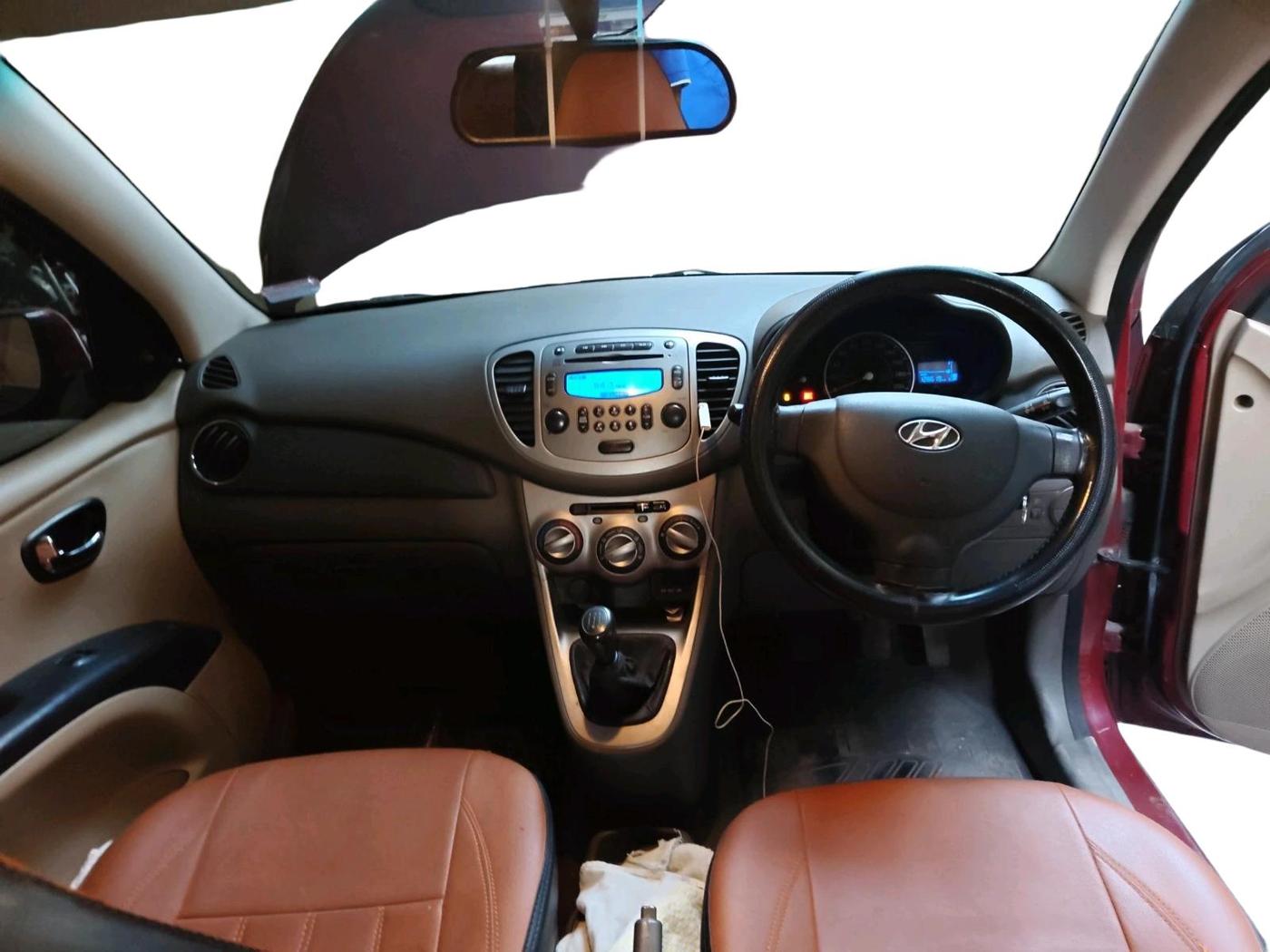 2014 Hyundai i10 SPORTZ 1.1 LPG, Petrol, Manual, 1,28,619 km, interior
